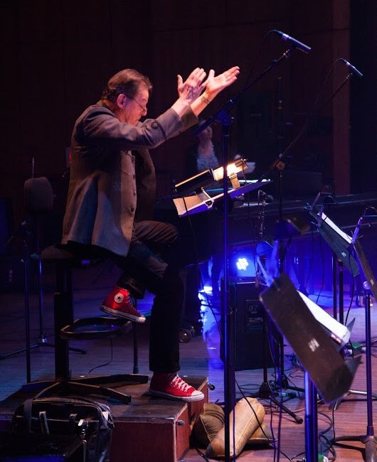 Le compositeur, chef d'orchestre et directeur artistique de la Société de musique contemporaine du Québec (SMCQ) Walter Boudreau, lauréat de la Bourse de carrière pour les arts de la scène et les arts multidisciplinaires 2015 du Conseil des arts et des lettres du Québec, lors du concert Big Apple Jam de la SMCQ, le 21 avril 2016.